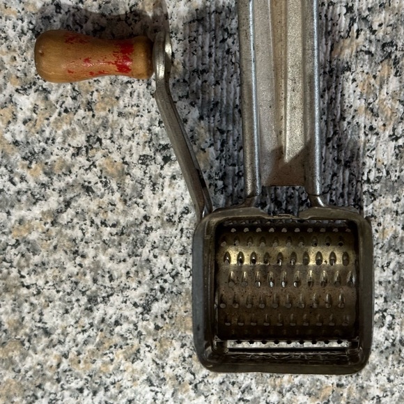 French Vintage Moui Grater - Picture 10 of 14